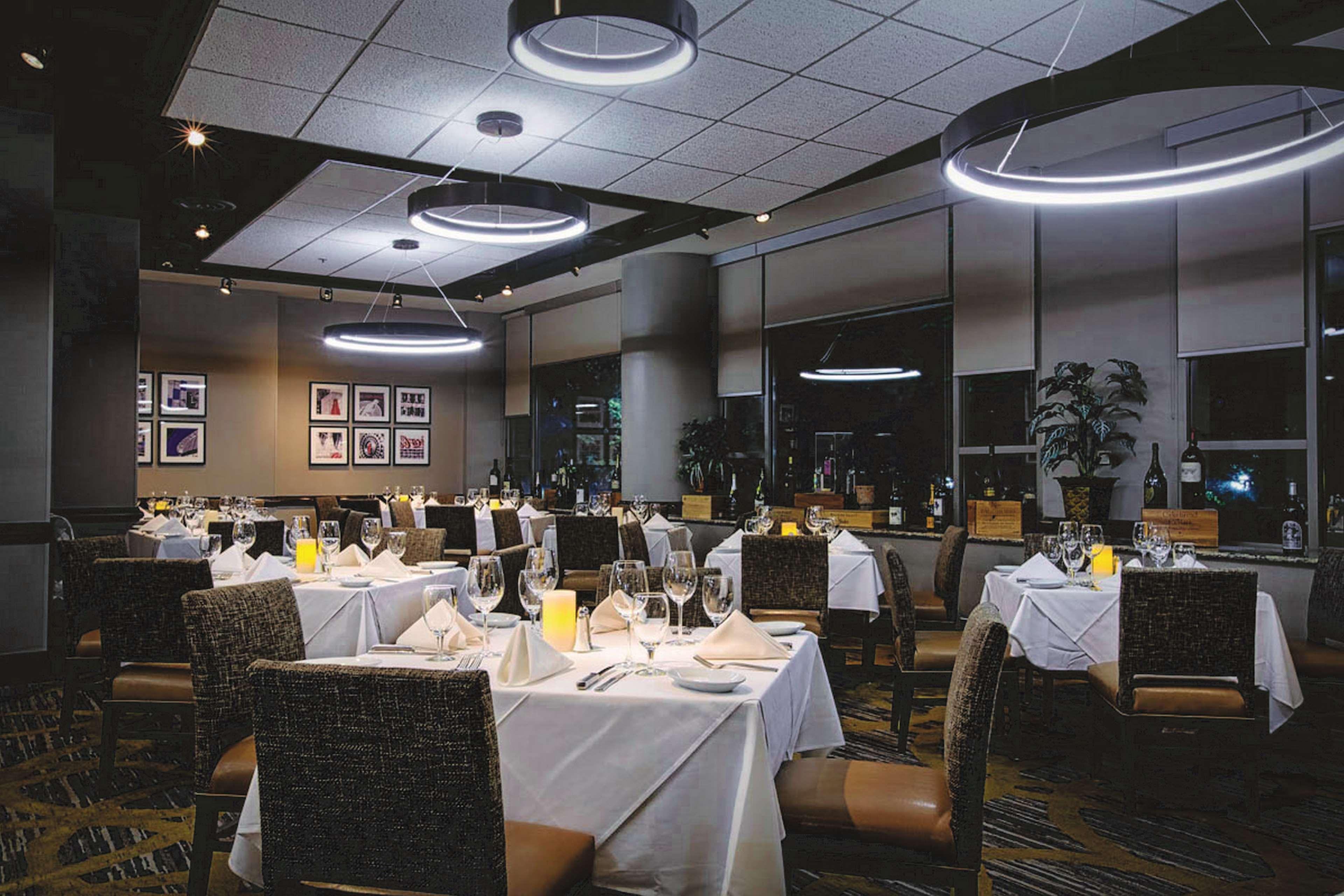 Embassy Suites By Hilton Atlanta At Centennial Olympic Park Exterior foto